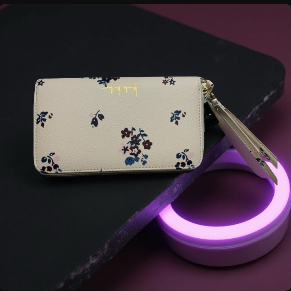 Nicole by Nicole Miller Cream and Blue Key Card Holder